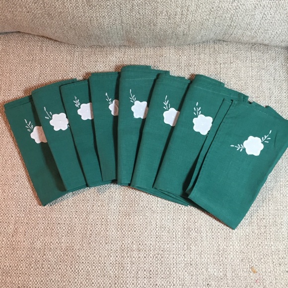 62x83"tablecloth and 8 matching napkins - Picture 3 of 4